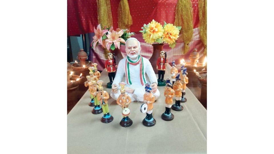 Artist creates clay Modi idol to mark PM’s visit