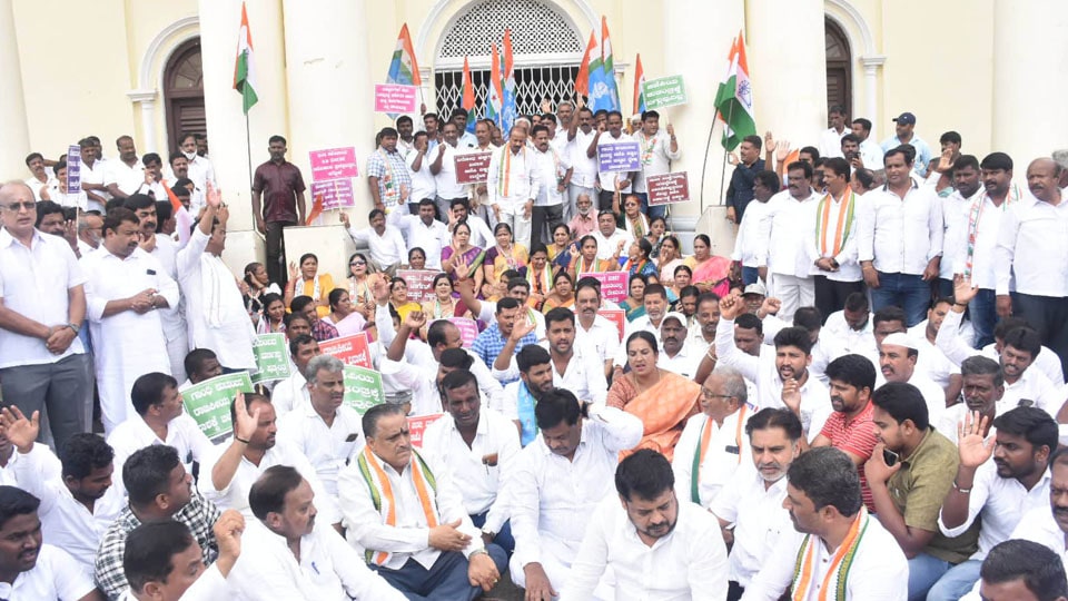 Over 80 Congress leaders and workers held during protest