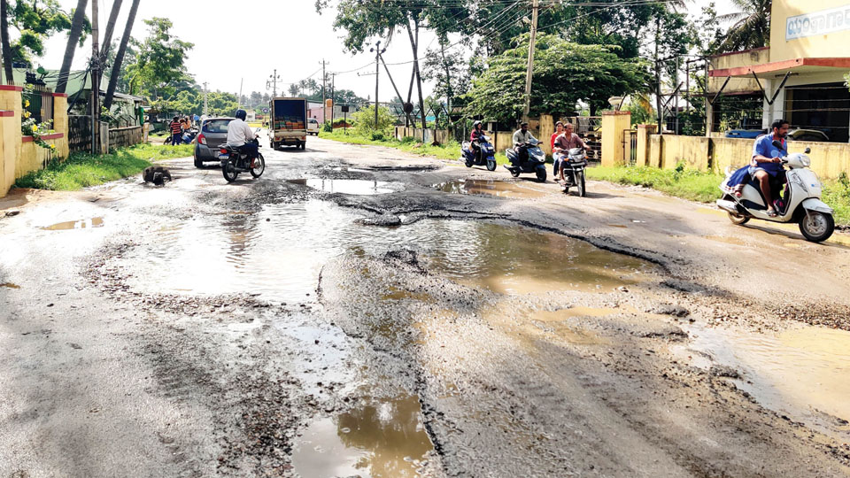 Will this road from Paschimavahini to Pump House be repaired?
