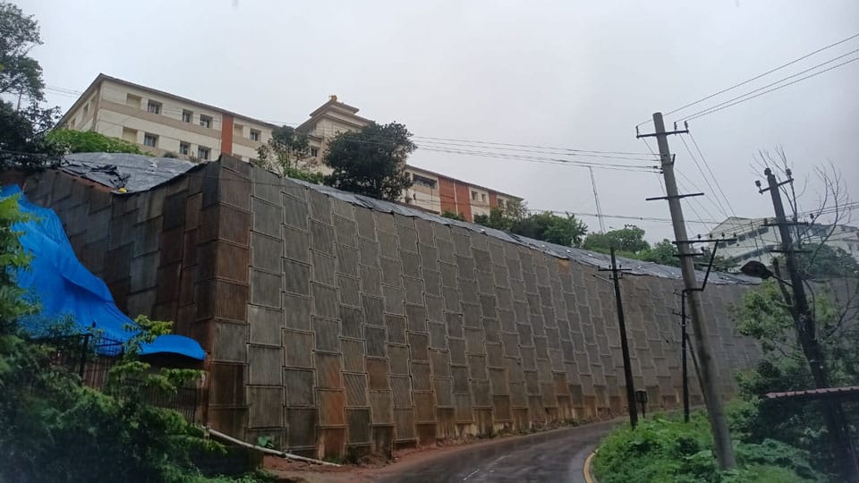Kodagu DC Office retaining wall gives way as water seeps in