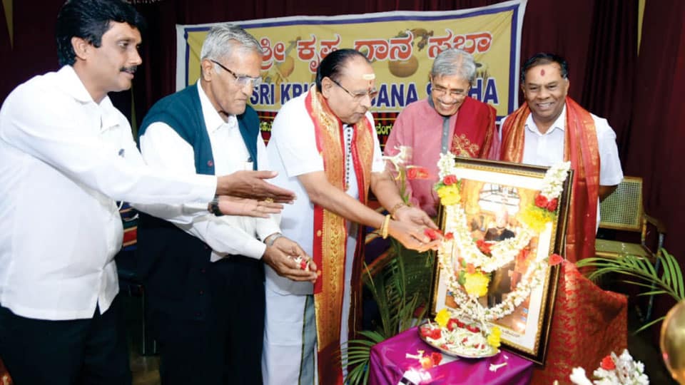 Tributes to Jayachamaraja Wadiyar