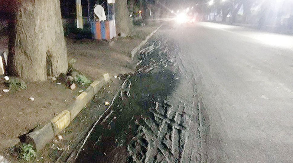 Clear the extra mud from Valmiki Road footpath