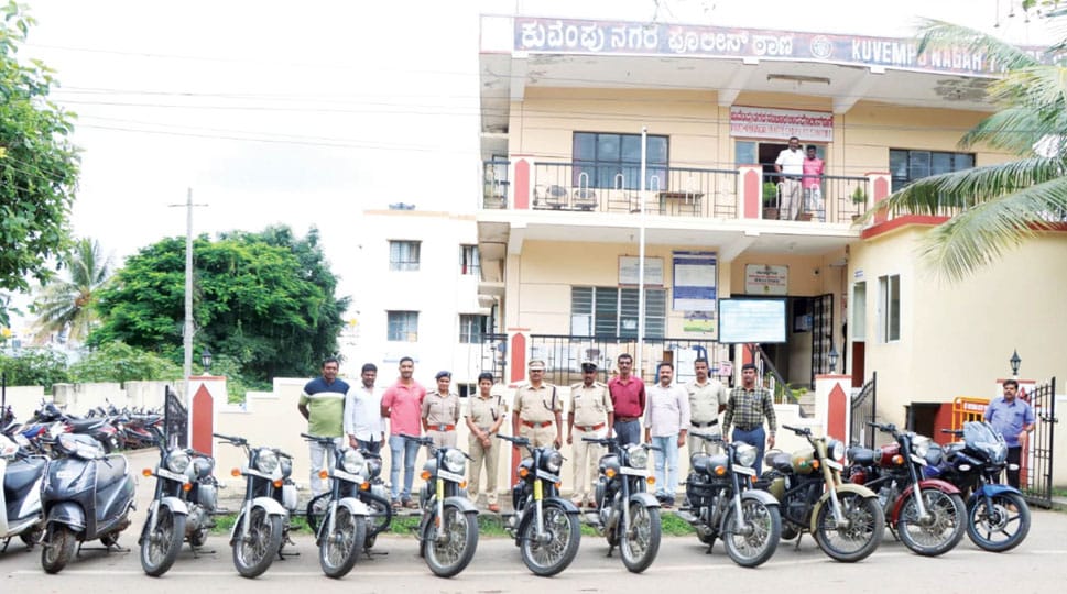 Notorious two-wheeler lifters arrested