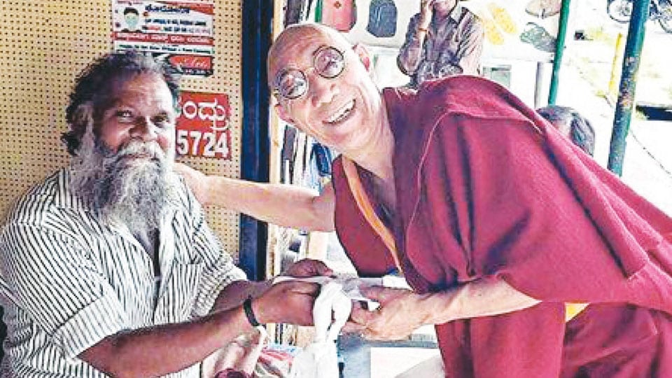 Man returns bag with Rs. 60,000 to Tibetan religious leader