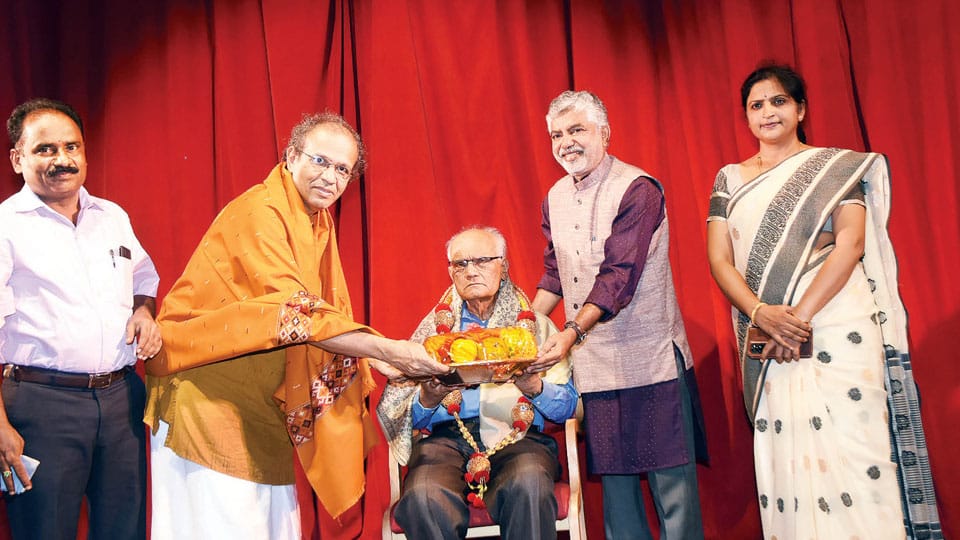 Rangayana fetes Dr. S.L. Bhyrappa at valedictory of ‘Parva’ play