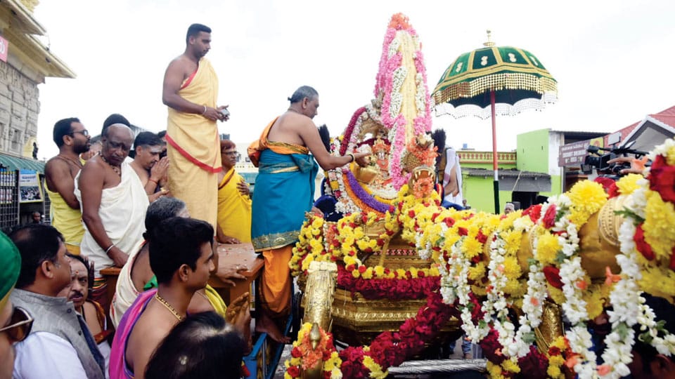 Chamundeshwari Vardhanti celebrated with religious fervour