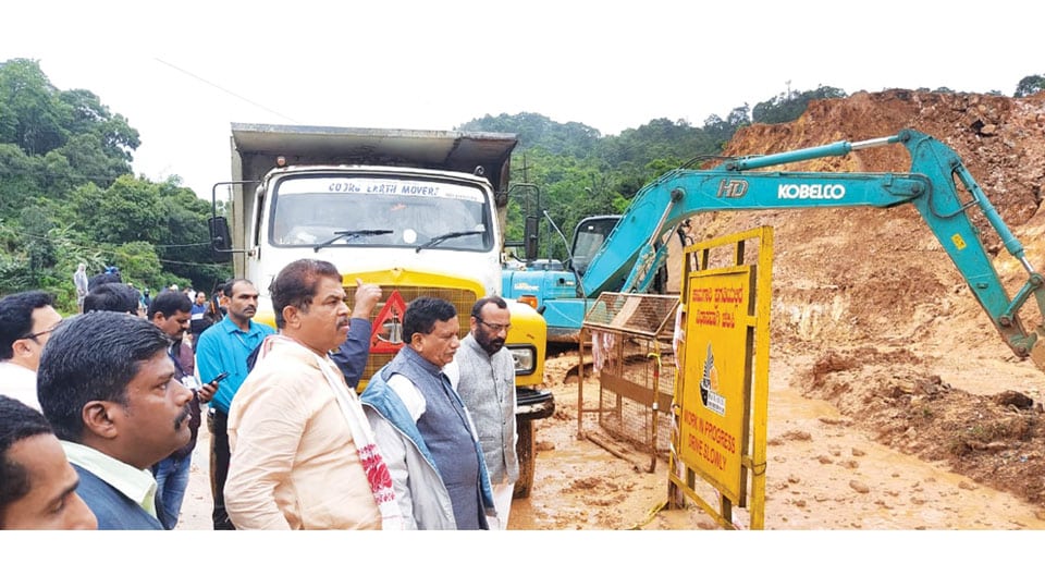Revenue Minister Ashoka visits quake-hit areas in Kodagu