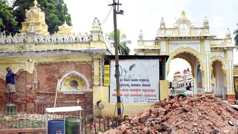Amid talks of demolishing & reconstructing Devaraja Market, Lansdowne Building… Two buildings to be renovated