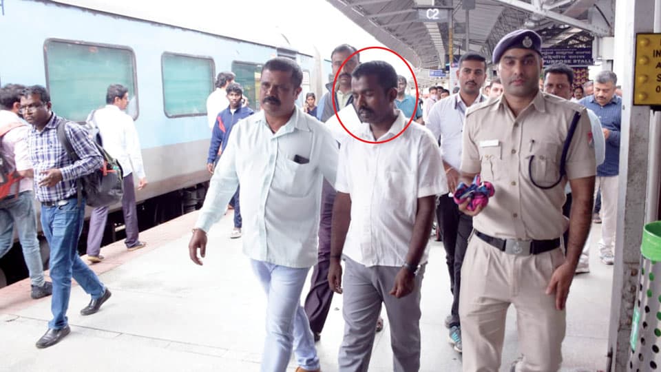 Fake Train Ticket Examiner nabbed by Railway staff