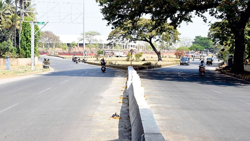Install dividers to prevent accidents  on 80 ft. road in Vijayanagar