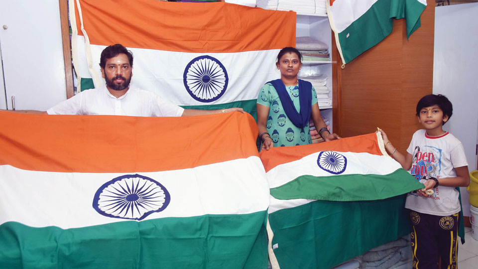 Dearth of Khadi flags disappoints people