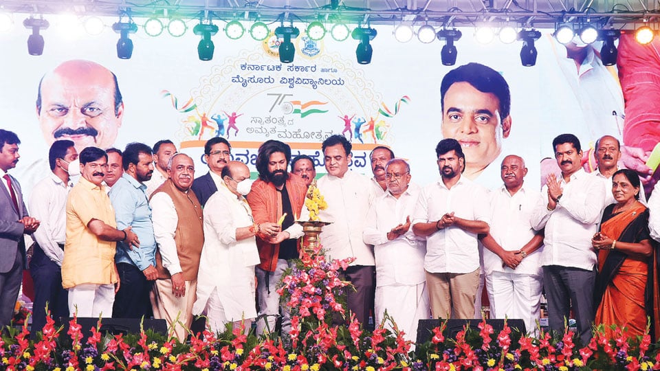 CM opens Youth Fest: 30,000-strong crowd cheers Actor Yash at Maharaja’s College Grounds