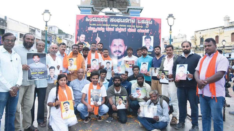 Pro-Hindu Organisations take out silent march, offer tribute to slain activists