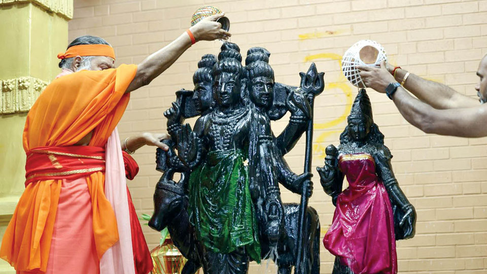 Sri Dattatreya, Sri Anaghadevi idols consecrated in Chicago