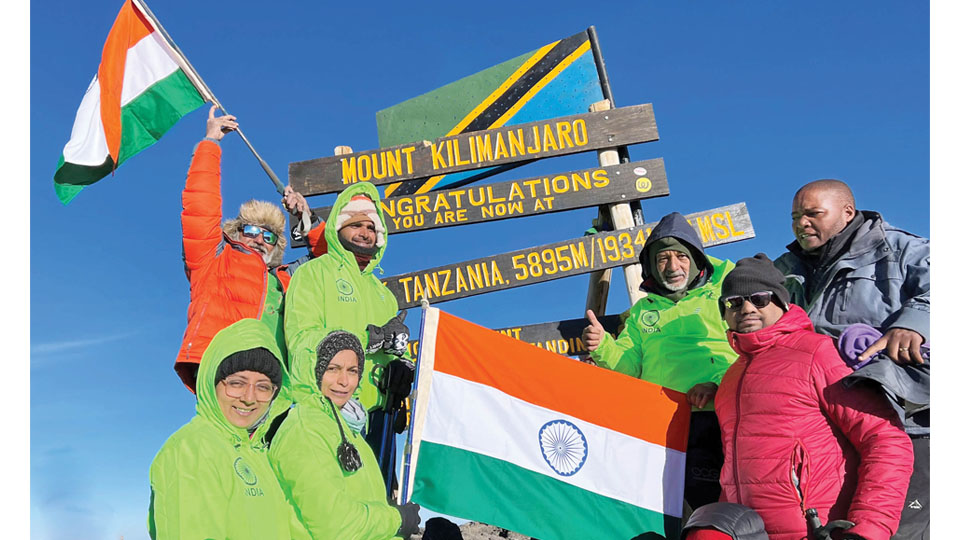 7 Indians host Tricolour on Mt. Kilimanjaro, Tanzania