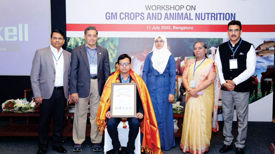 Bags “Prof. G. Devegowda Poultry Science Excellence Award 2022”