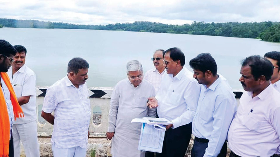 Water Resources Minister visits Harangi, Kabini Dams