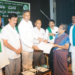 Telangana CM offers Rs. 10 lakh financial help to Mysuru farmer’s family