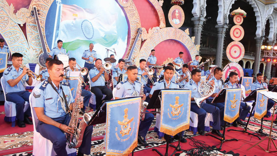 Air Warriors perform at Mysore Palace
