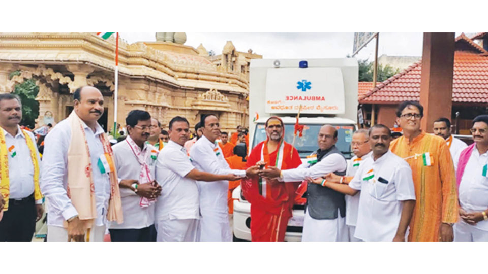 Avadhoota Datta Peetham donates animal ambulance to Pinjrapole