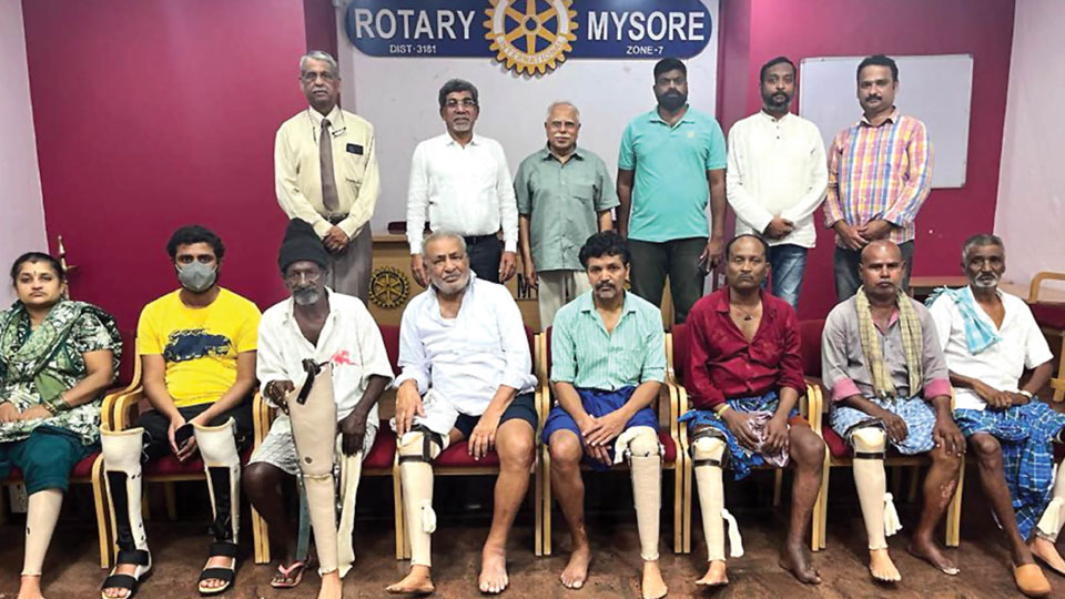 Rotary Mysore donates artificial limbs