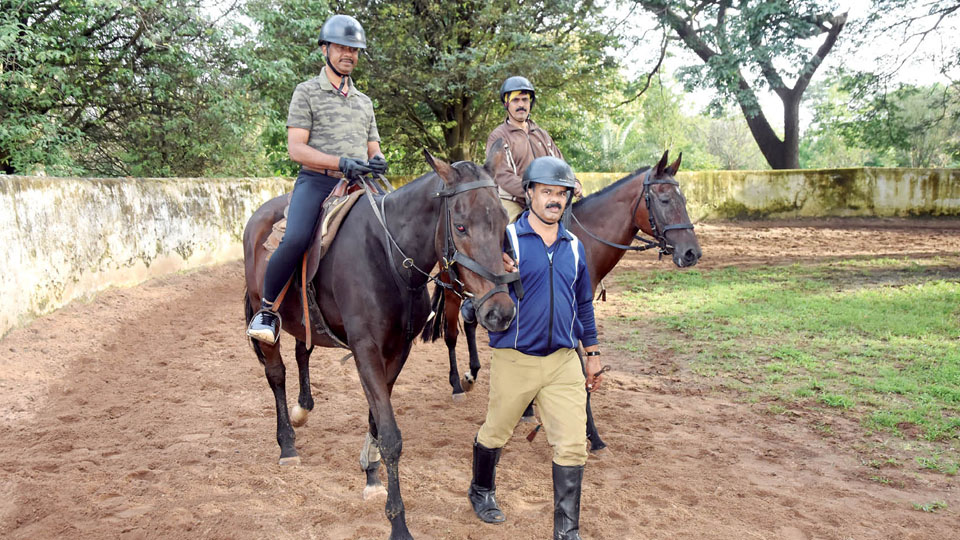 Ahead of Dasara, Mayor’s maiden ride on horse back
