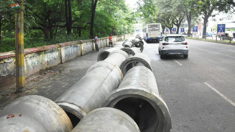 Heaps of UGD pipes affecting smooth movement of vehicles on busy roads