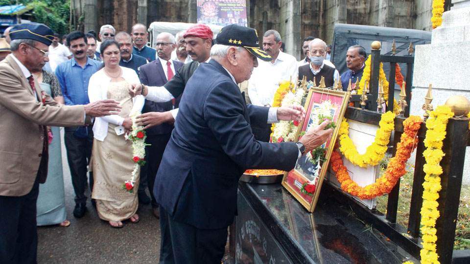 Memorial event held under bronze statue in Madikeri