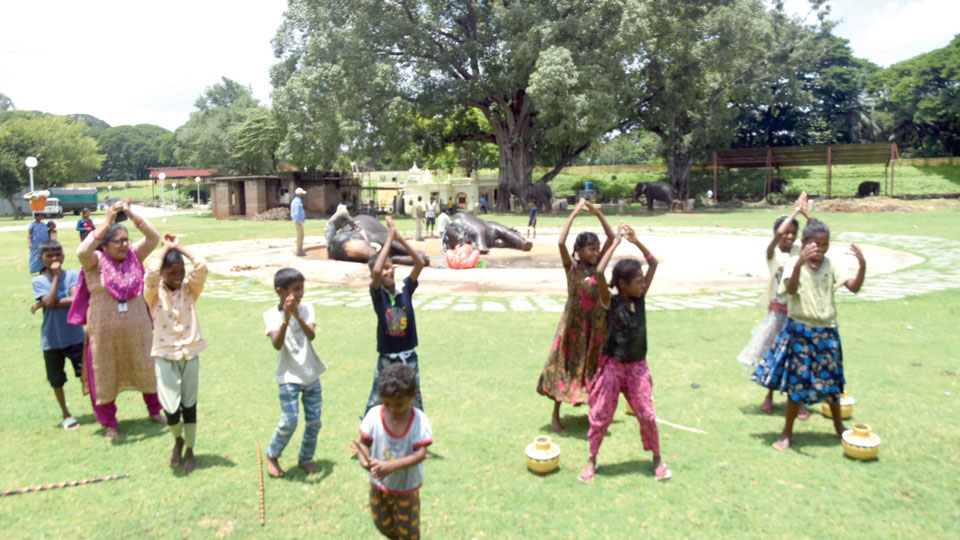 Tent School keeps Dasara Mahouts’ children busy