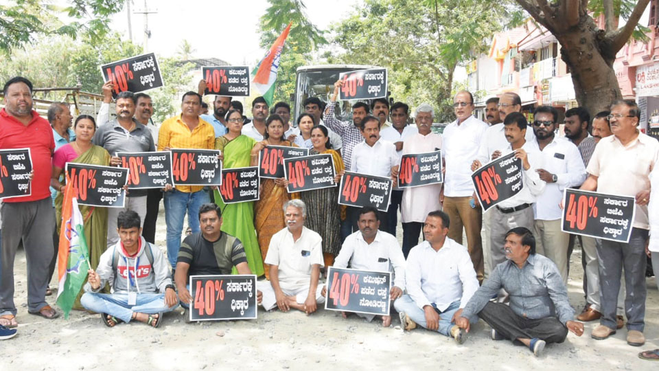 Former MLA M.K. Somashekar leads protest demanding filling of potholes