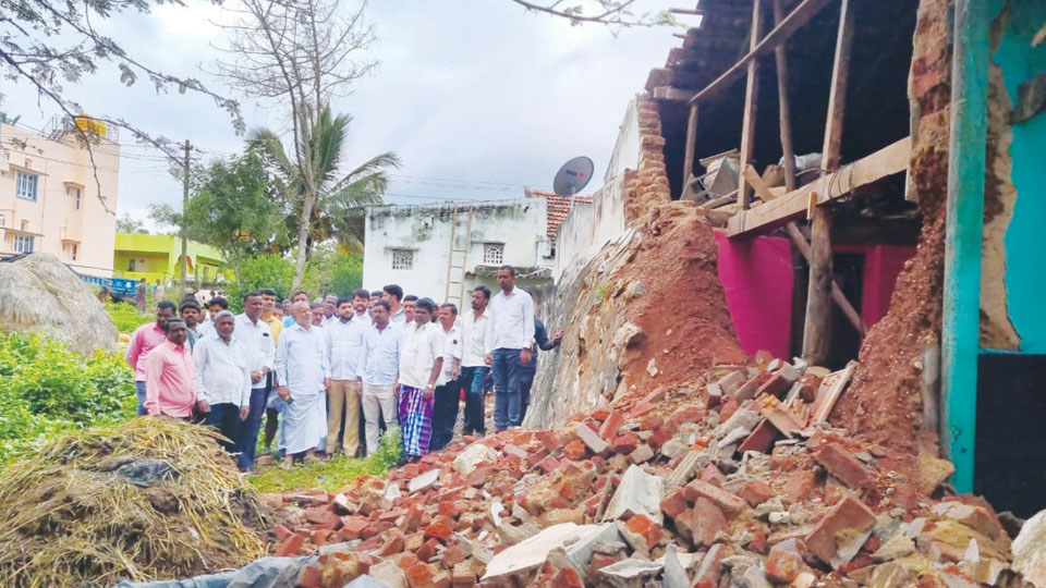 MLA GTD directs officials to pay compensation to the rain-affected