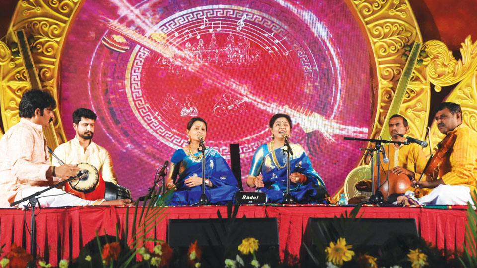 Cultural programmes in Palace enthrals crowd