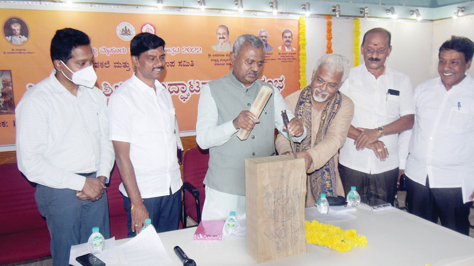 Sculpture and Painting camp begins ahead of Dasara