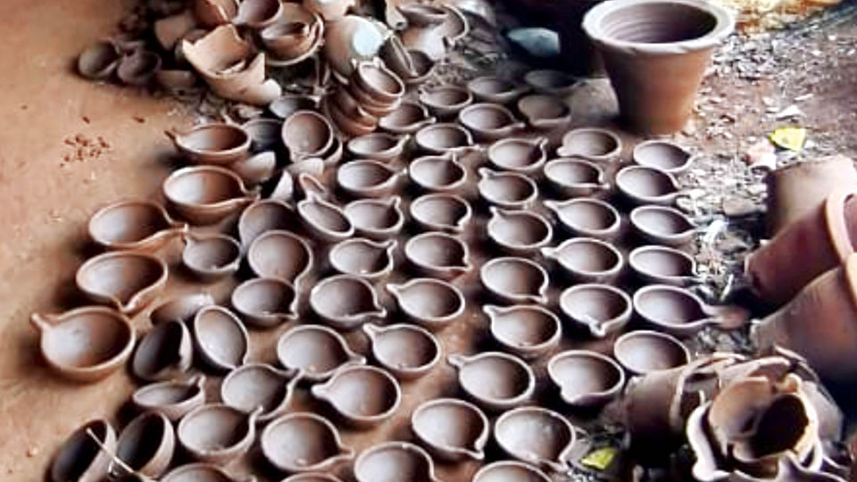 Clay lamps struggle to light up lives of potters
