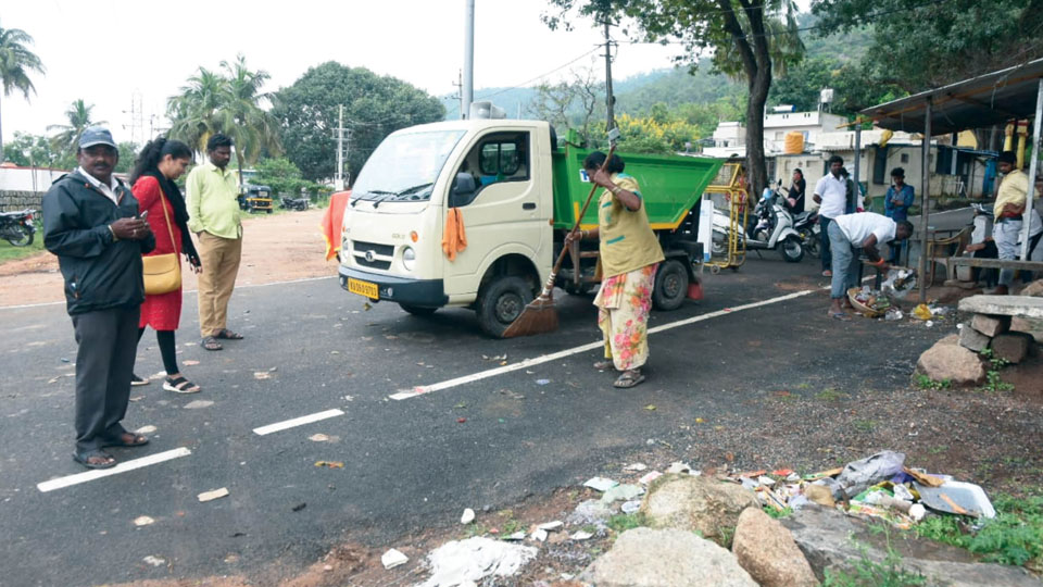 MCC cleans filth from Chamundi Hill steps