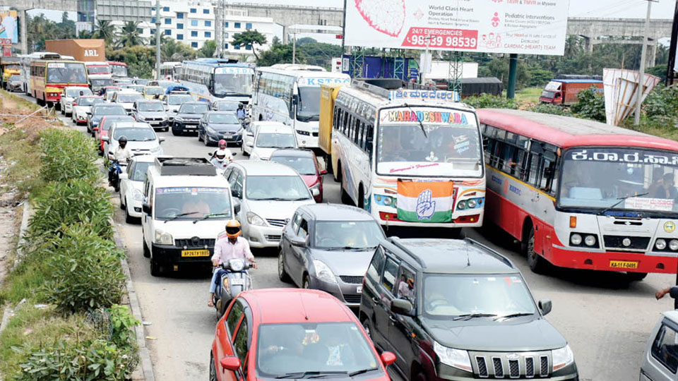 Dasara: Cops blamed for two-hour traffic jam at this junction 