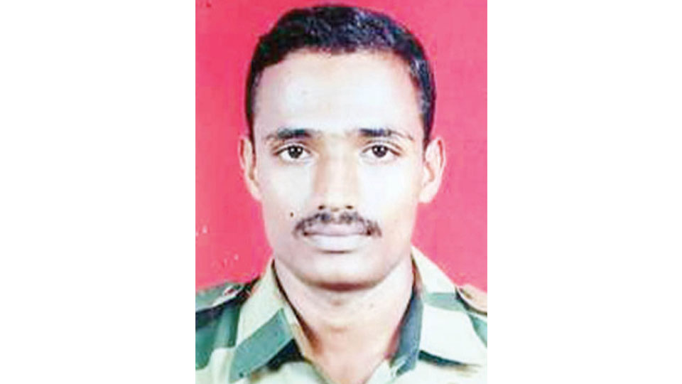 Soldier on a holiday dies of heart attack in Hunsur