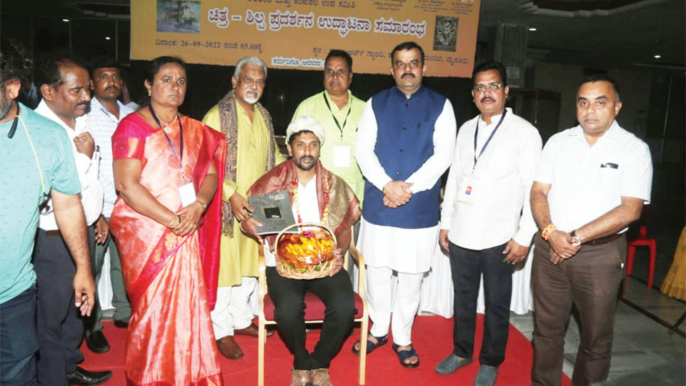 Sculptor Arun Yogiraj made Mysuru famous at National level: Minister