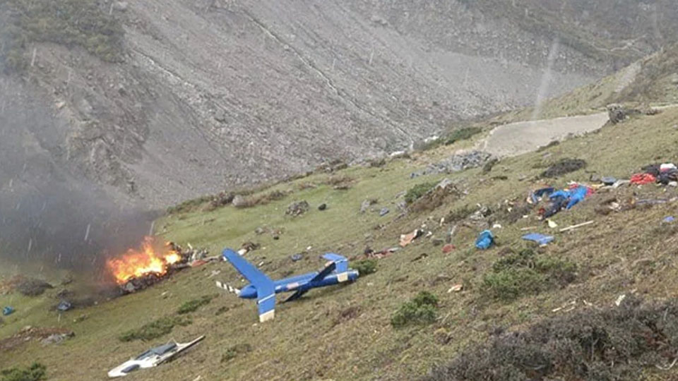 Six killed as chopper carrying Kedarnath pilgrims crashes