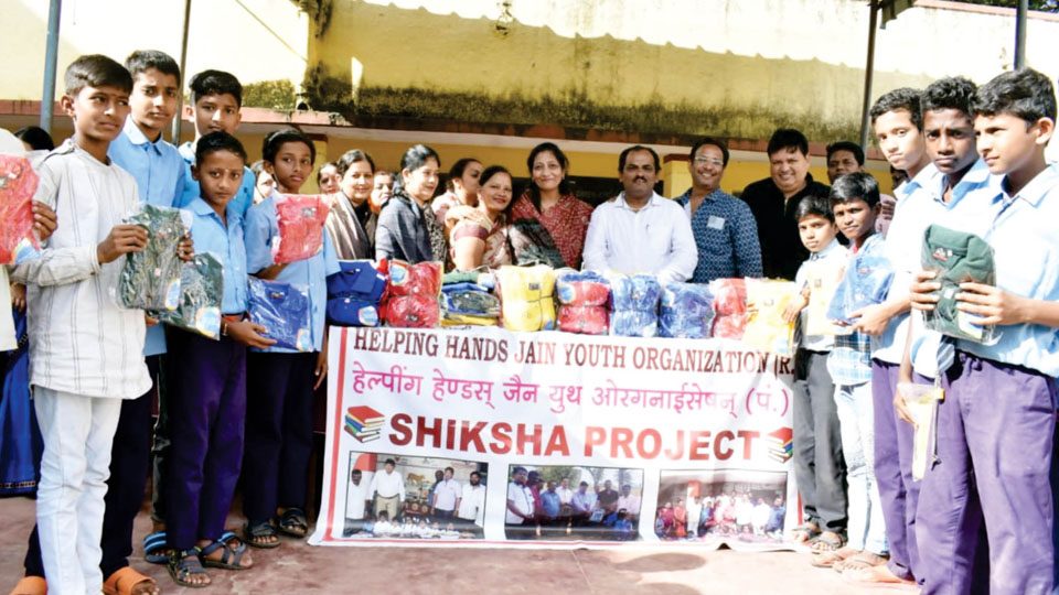 Jain Organisation distributes T-shirts to Govt. School children