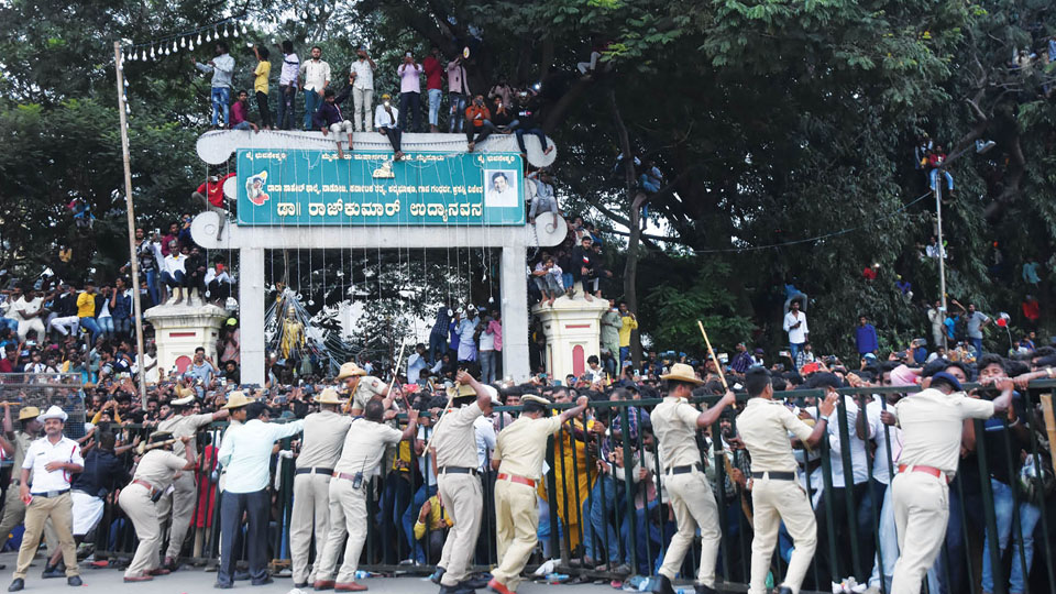 Dasara procession passes off smoothly amidst tight Police security