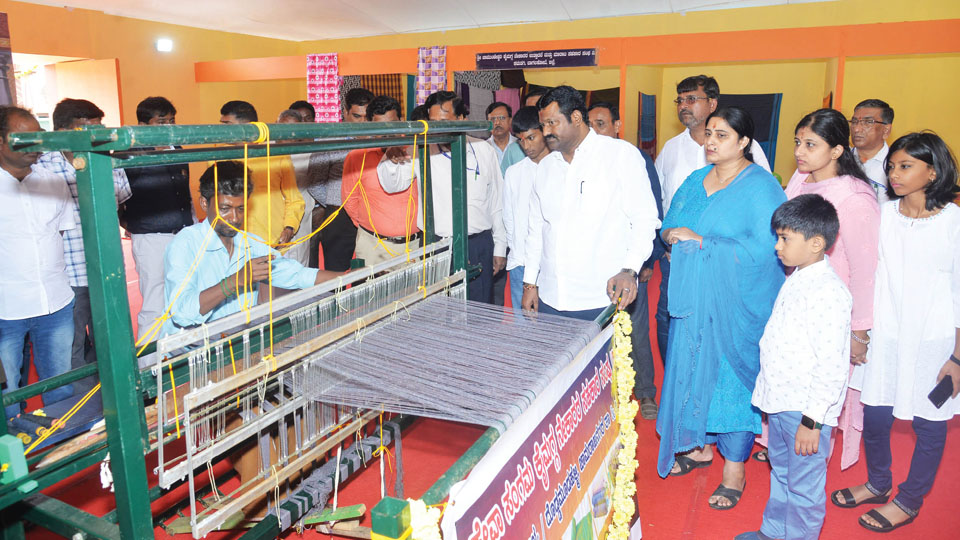 Textile Park to come up near Belavadi in city: Minister