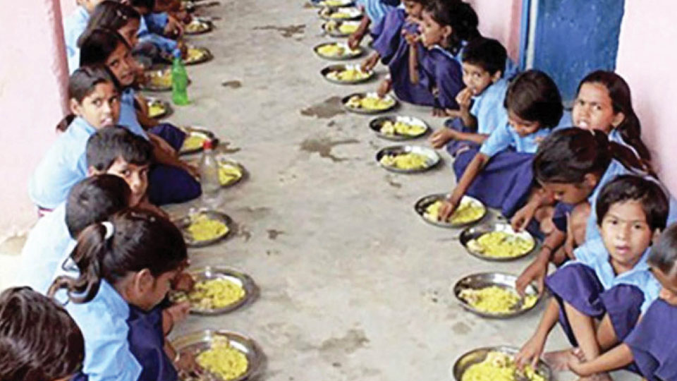 State-level meet of mid-day meal workers at Bengaluru on Oct.13