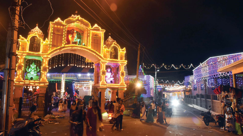 Sri Mahadeshwaraswamy Jatra begins at Kumbarakoppal