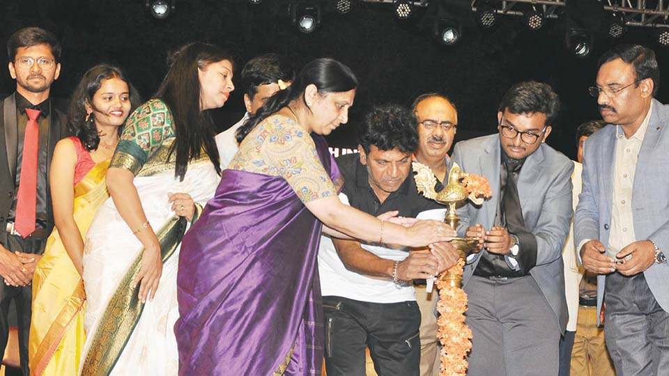 Actor Shivarajkumar inaugurates ‘Samskriti-22’ at MMC&RI