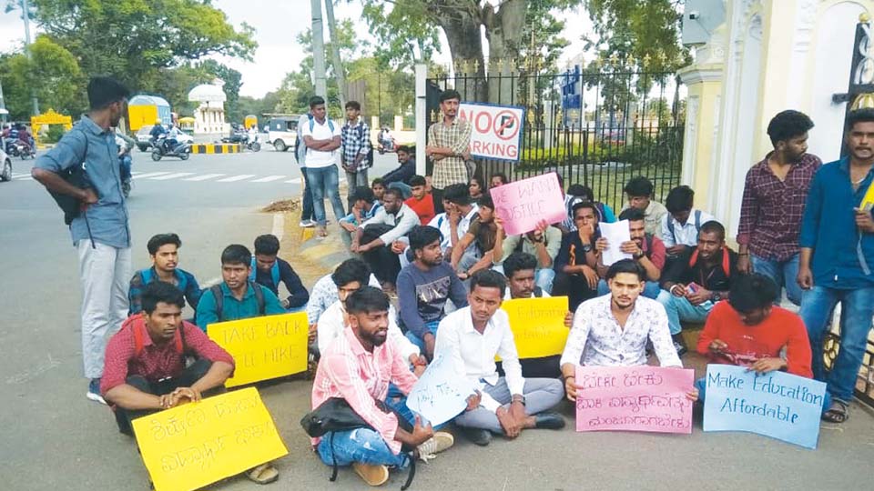 Students demand release of SC/ST scholarships
