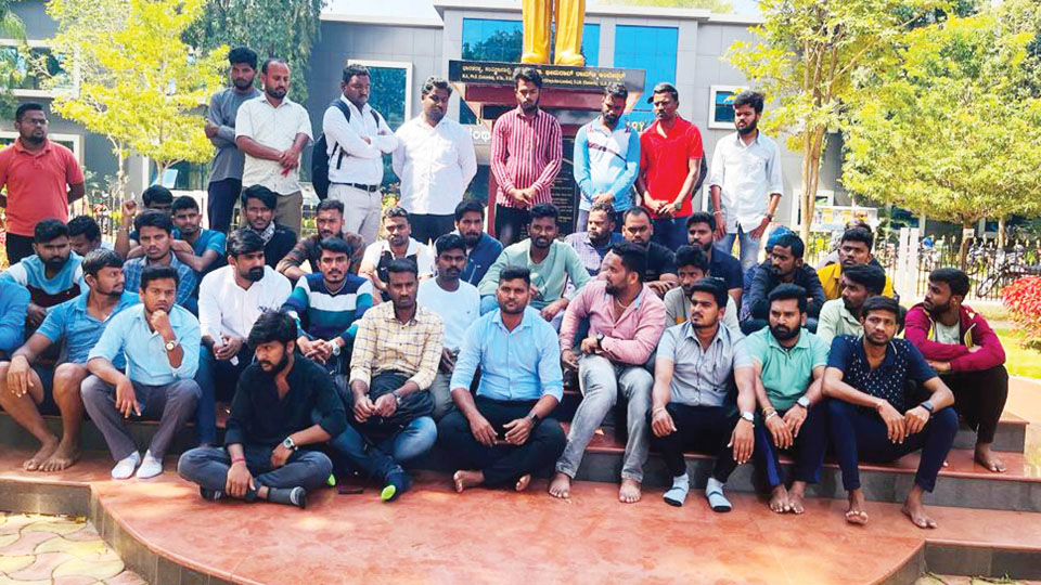 UoM Researchers stage protest against change of Yuvaraja’s College Principal