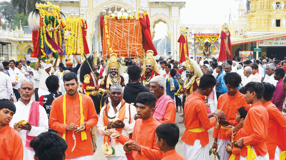 Colourful procession marks Kanakadasa Jayanti