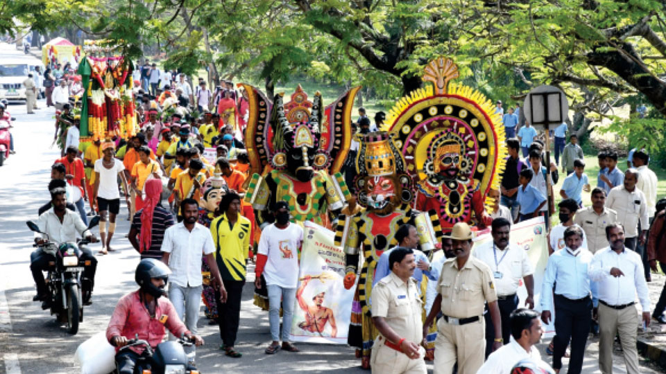 Tribal troupes from across Karnataka converge on city for Birsa Munda Jayanti