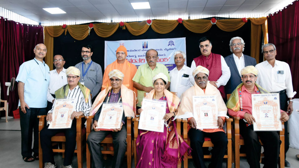 ‘Swasthya Mitra’ Award conferred on five Ayurveda Doctors